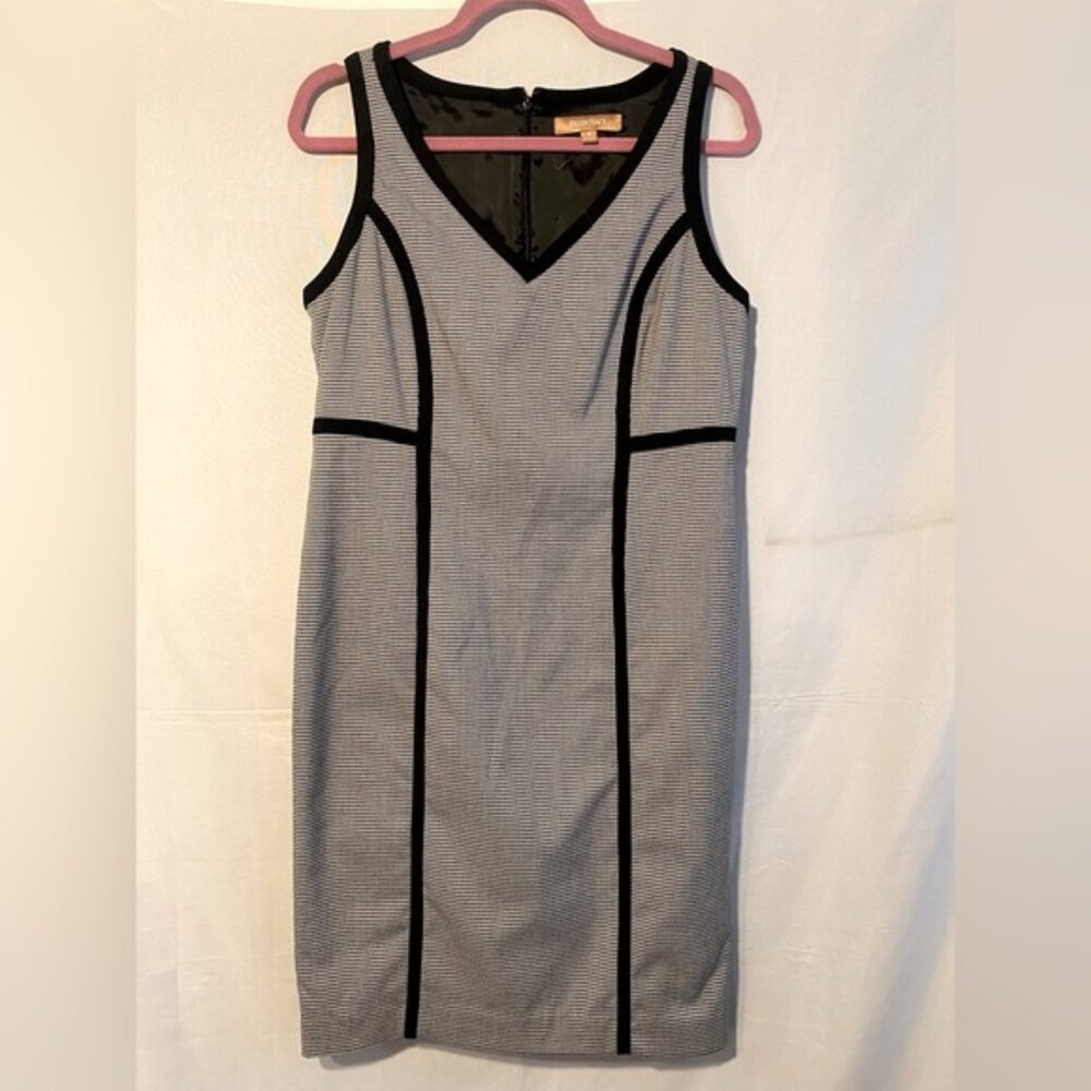 Ellen Tracy Black White Vneck Dress